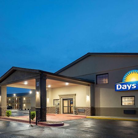 Days Inn & Suites By Wyndham Атенс Екстериор снимка